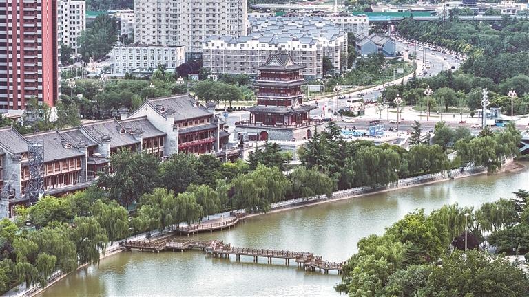 渭南老街沿河美景（七月二十九日摄）。记者 陈宏江摄